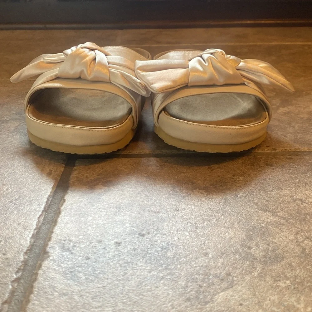 Comfortview. Women's Cream Slide Sandals. Size 10 - Picture 2 of 11